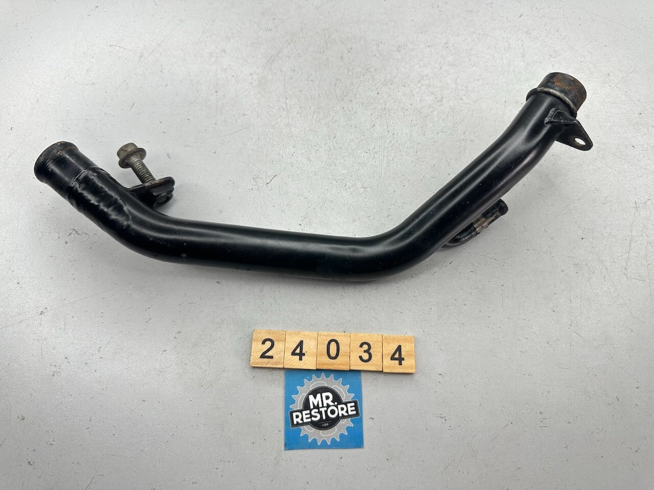 Triumph Speed Triple T300 - Lower Water Pipe