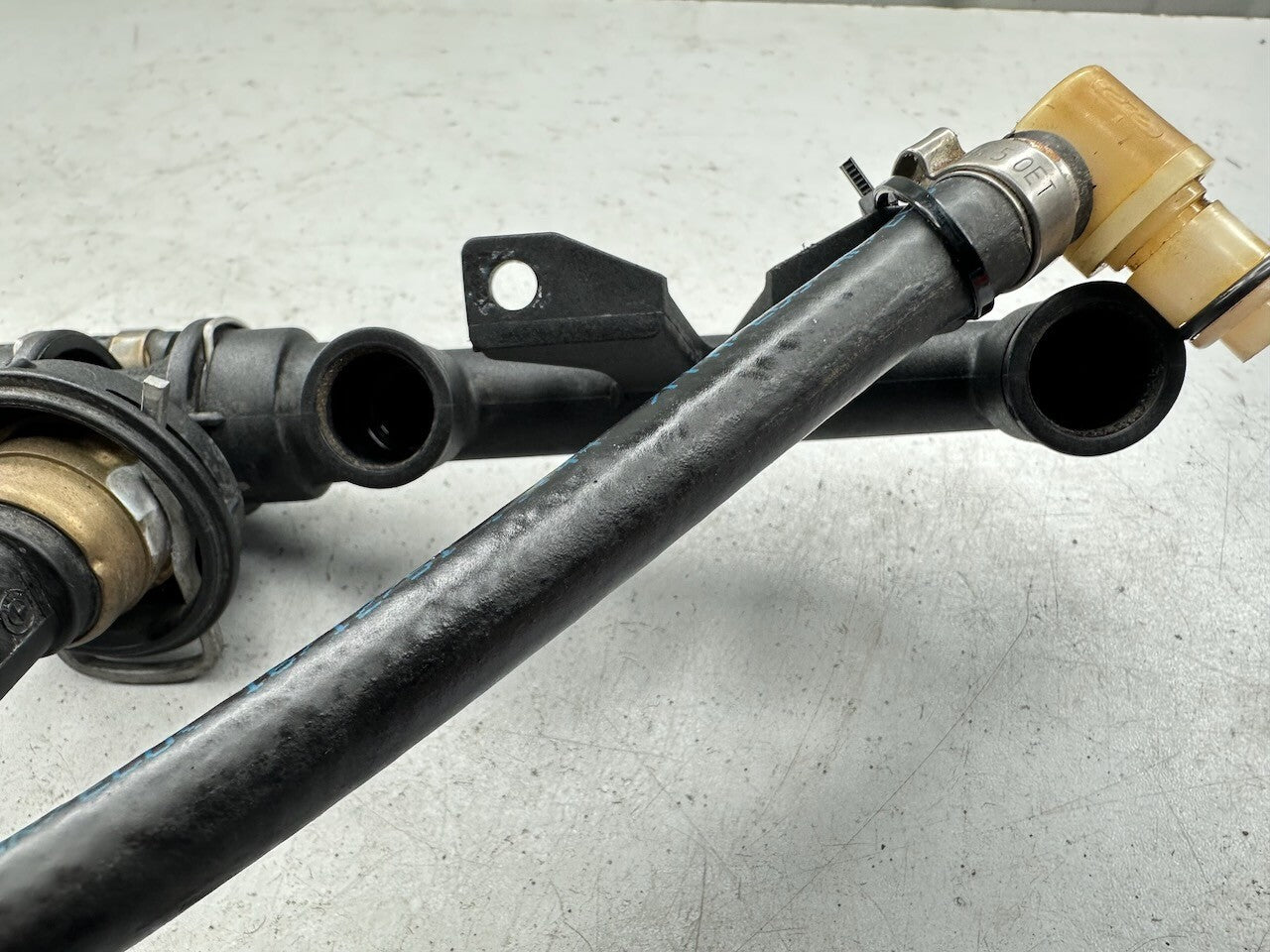 BMW K1300R Injection Injector Rail Assy. 13537671554