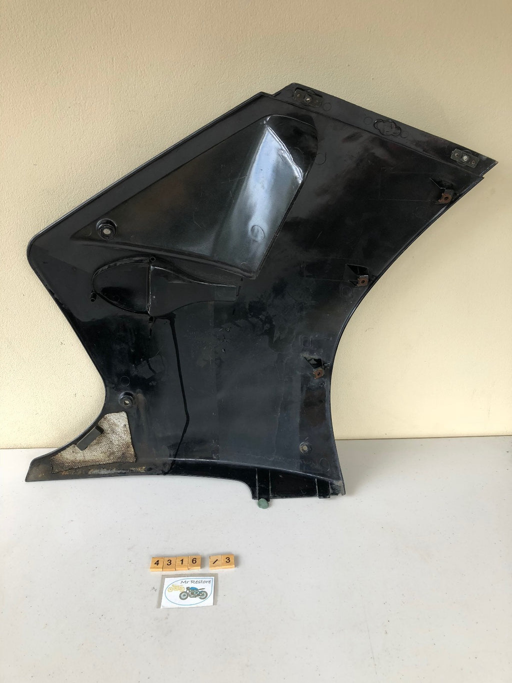 Suzuki RGV250 K L Side Panel 94481-12C00 L/H 1988-89 - 5 Available