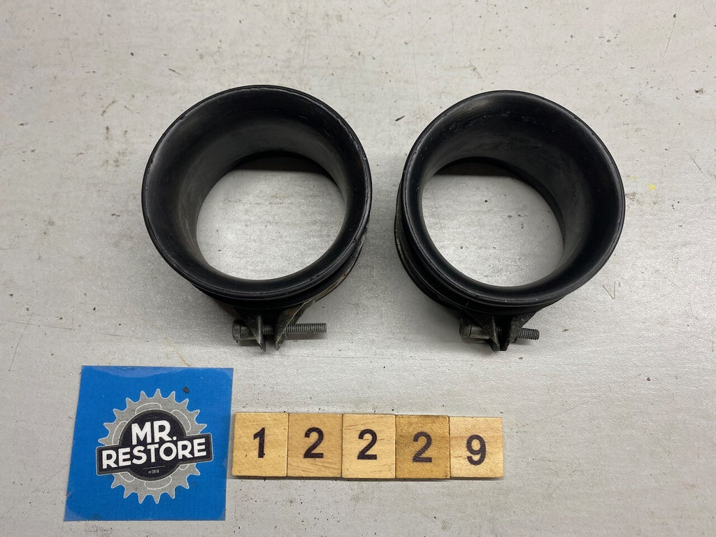 Suzuki RGV250 OEM Carb Holders & Clips (Pair)