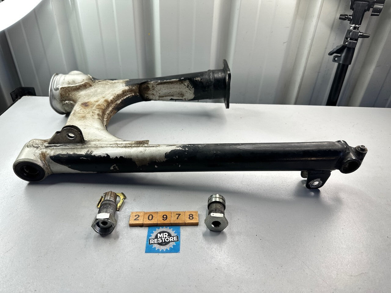 Yamaha XV1100 XV1000 XV750 XV700 Virago Swingarm & Bolts 1RM-22110-00-35