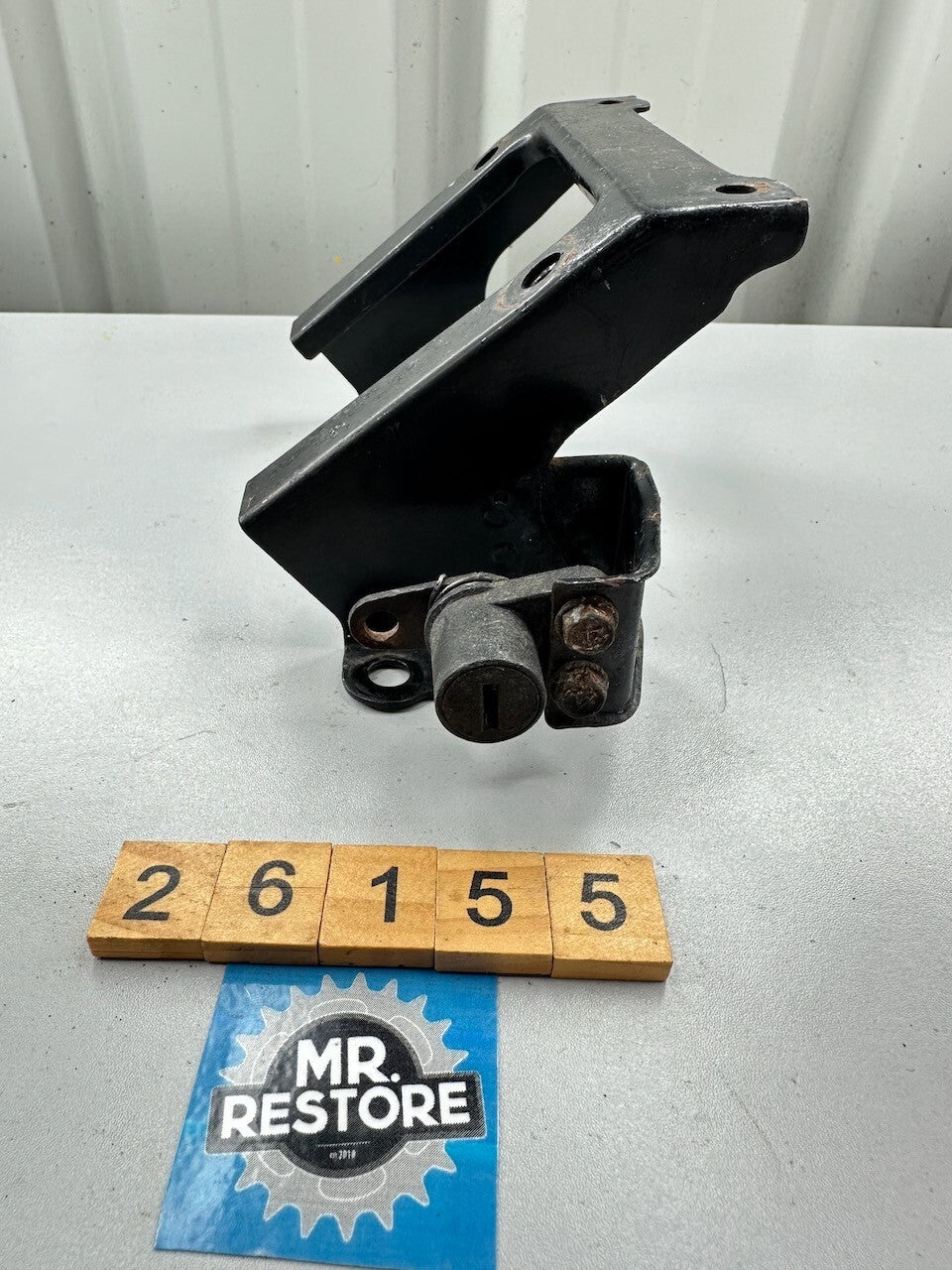 Kawasaki ZX750 F Ninja 750 R GPX750 Tail Grip Bracket & Lock (no key) 11045-1285