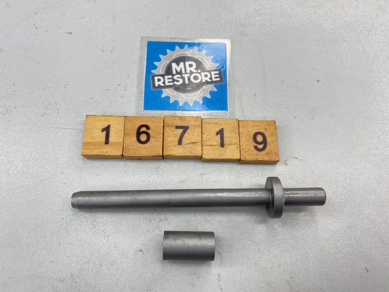 Suzuki RGV250 1989-90  Exhaust Valve Shaft & Spacer 11258-12C01