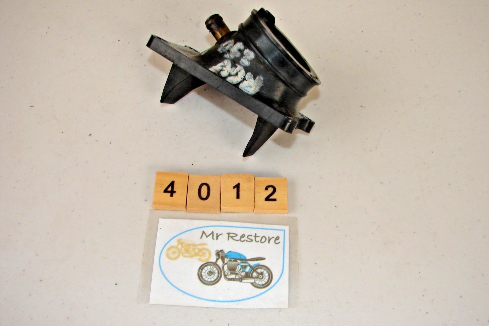 Suzuki RGV250 K G5 Inlet Manifold carb holder