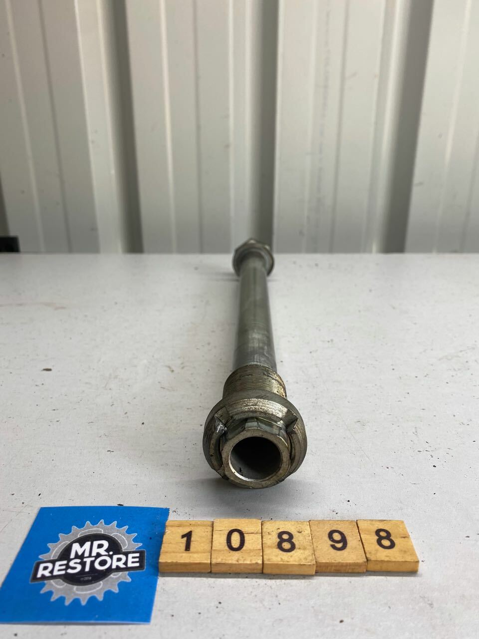 Suzuki TL1000 GSXR1000 750 600 GSX1300R Swing Arm Axle 61211-33E00