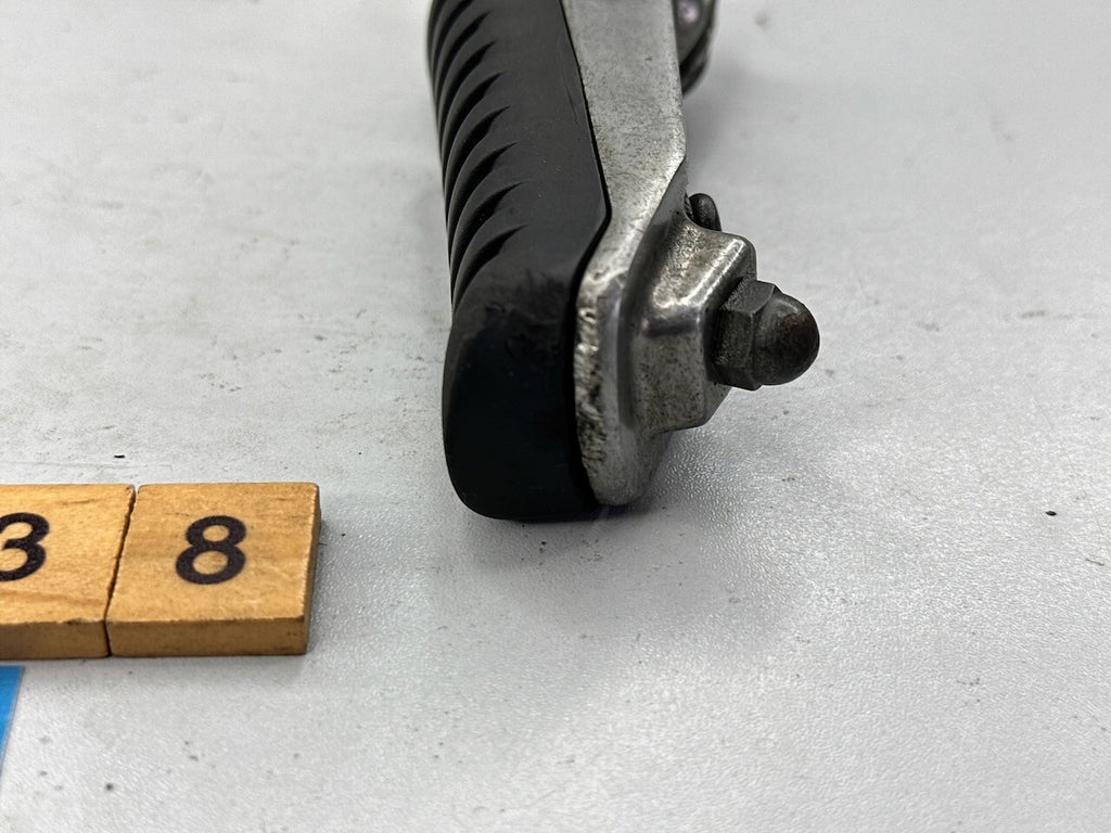 Kawasaki Z1000 ZR1000 Z750 ZR750 ZX 1200 900 600 R/H Footrest Peg 34028-1429