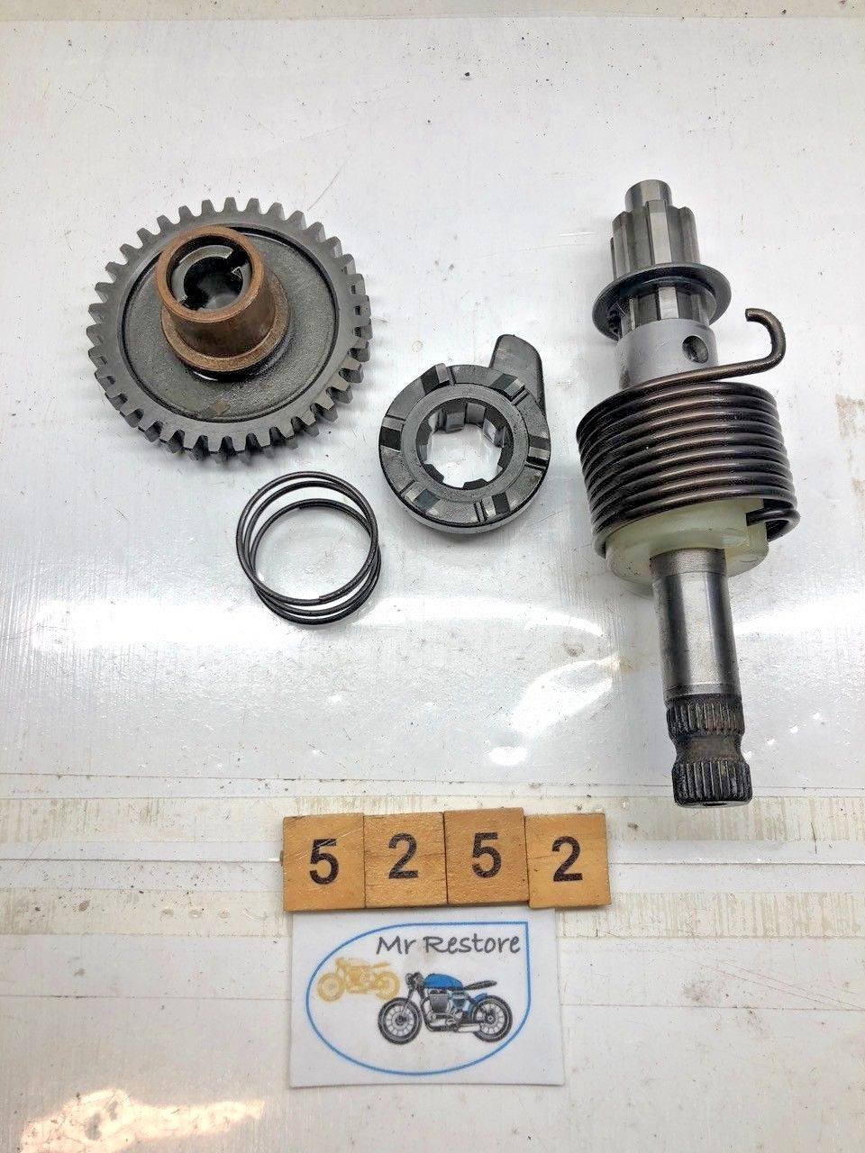 Suzuki GT200 X5 Kick Start Assy