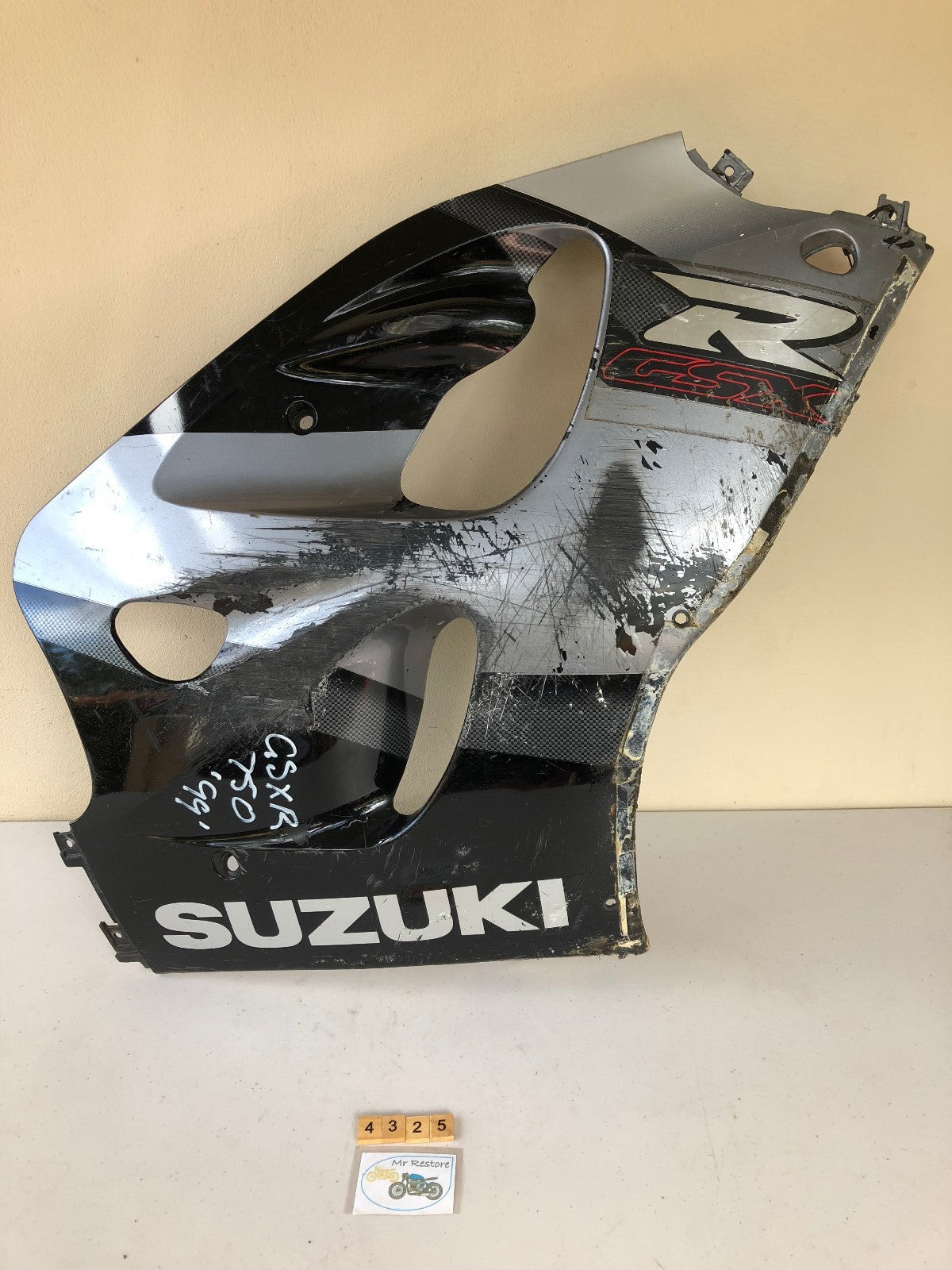 Suzuki GSXR750 1997-99 94471-33E00 R/H Side Panel (2 available)