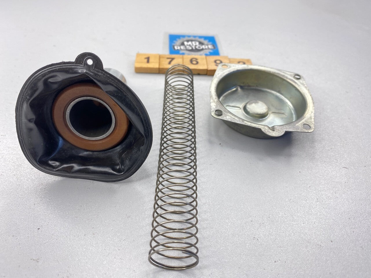 Yamaha FZR250 1987-88 Carburettor Diaphragm, Needle, Spring & Cap - 1HX-14940-01