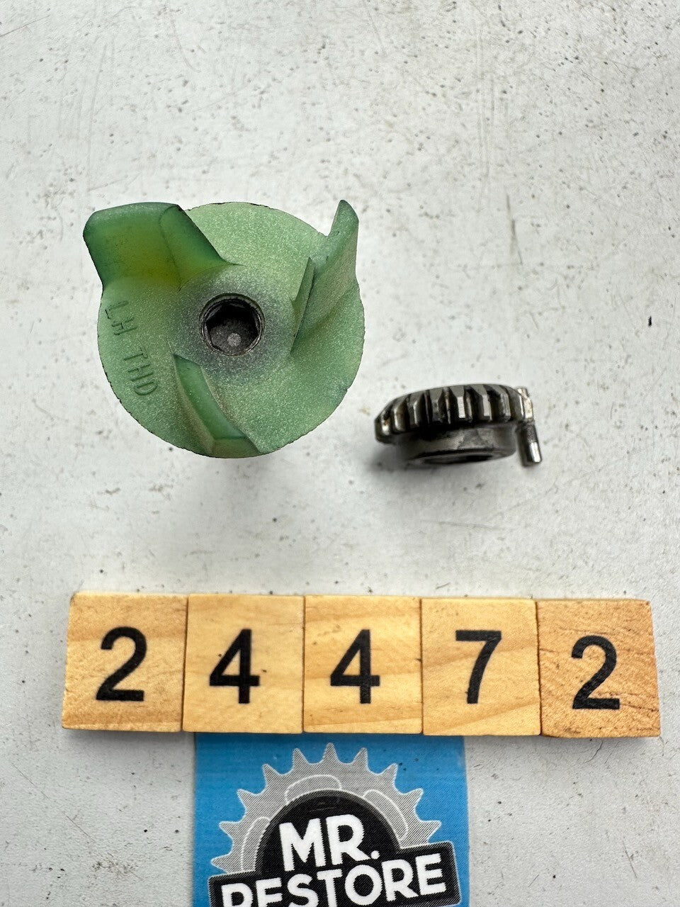 Suzuki RM125 '89-95' OEM Water Pump Shaft , Gear & Impeller