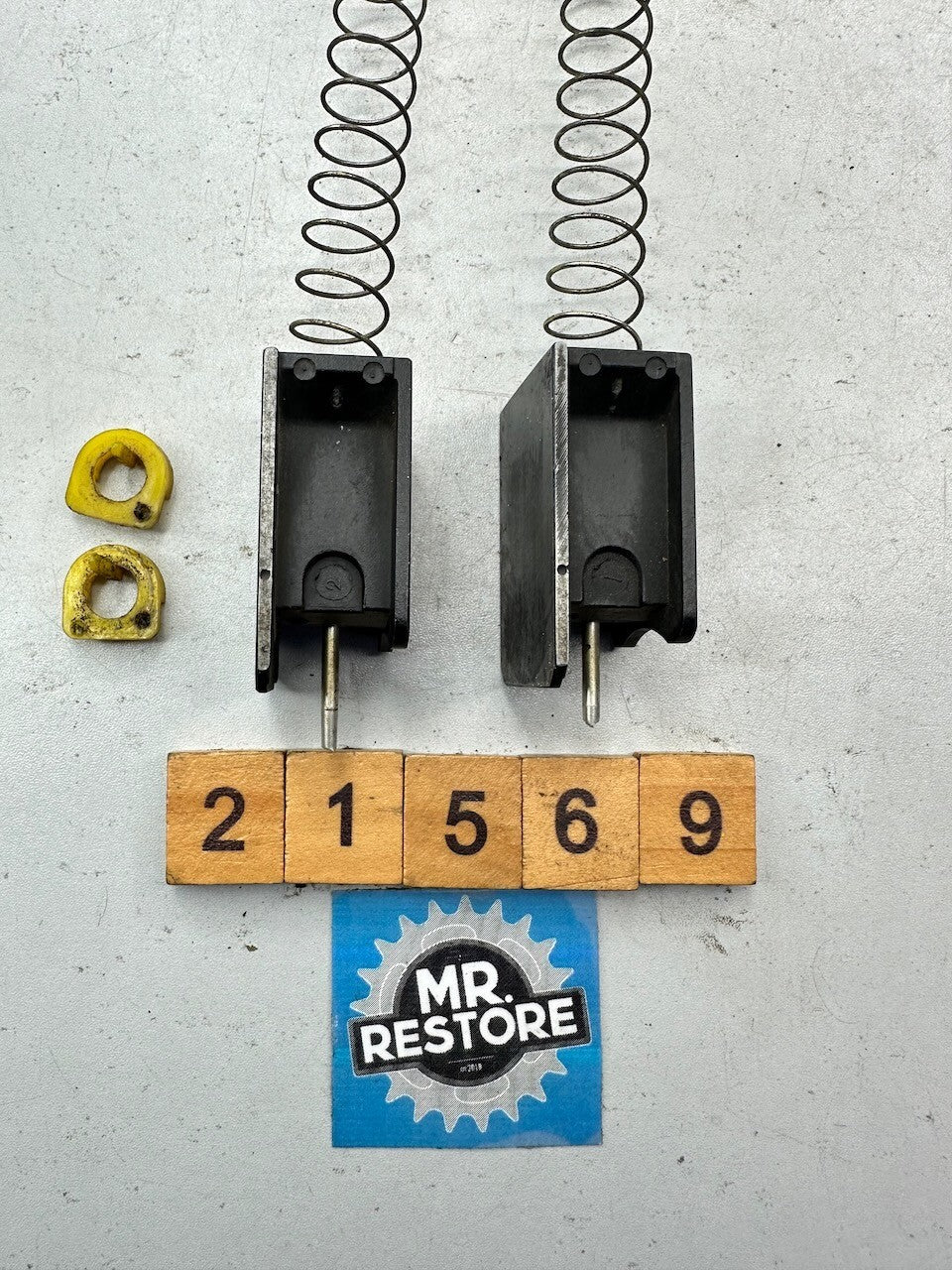 Yamaha TZR250 1KT 2MA Carb Sliders & Springs 1KT-14131  1KT-1490J  1KT-14112-25