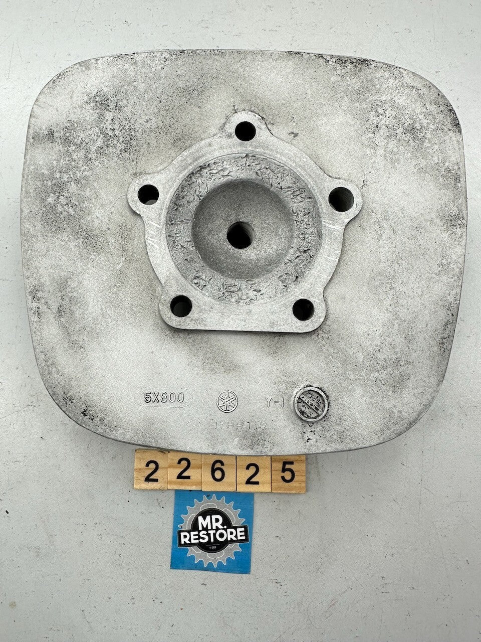 Yamaha IT175J IT175K 1982-83 OEM Cylinder Head (5X8) 5X8-11111-00