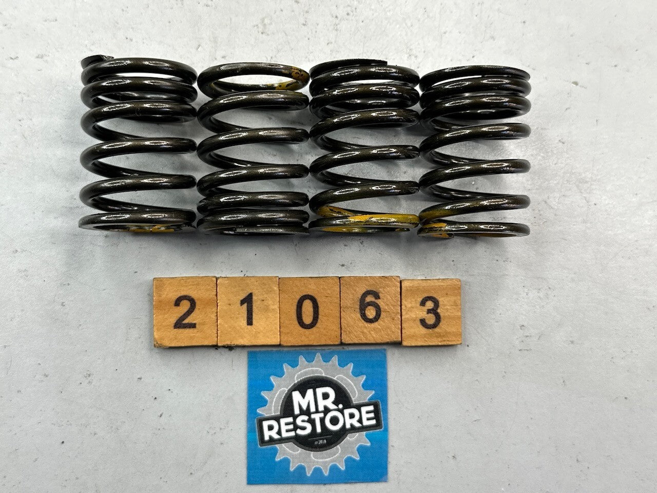 Yamaha XV1100 Virago 1988-98 Outer Valve Spring x 4 1TA-12114