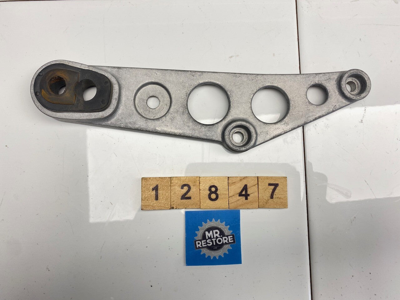 Kawasaki GPZ250R L/H Rear Indicator Bracket & Rubber Mount