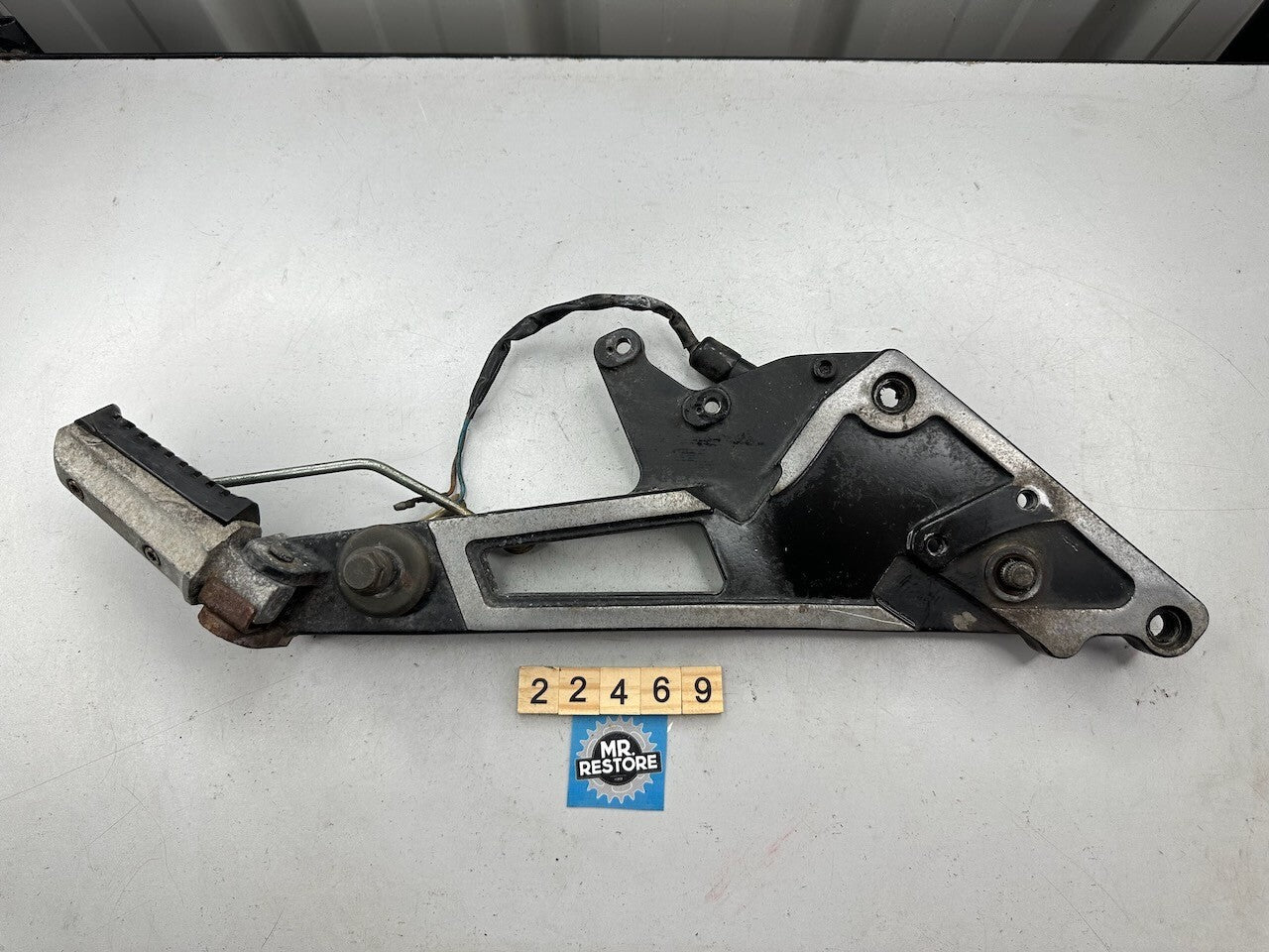 Kawasaki GPZ1000RX ZX1000 1986-88 Right Muffler Stay Foot Rest Bracket