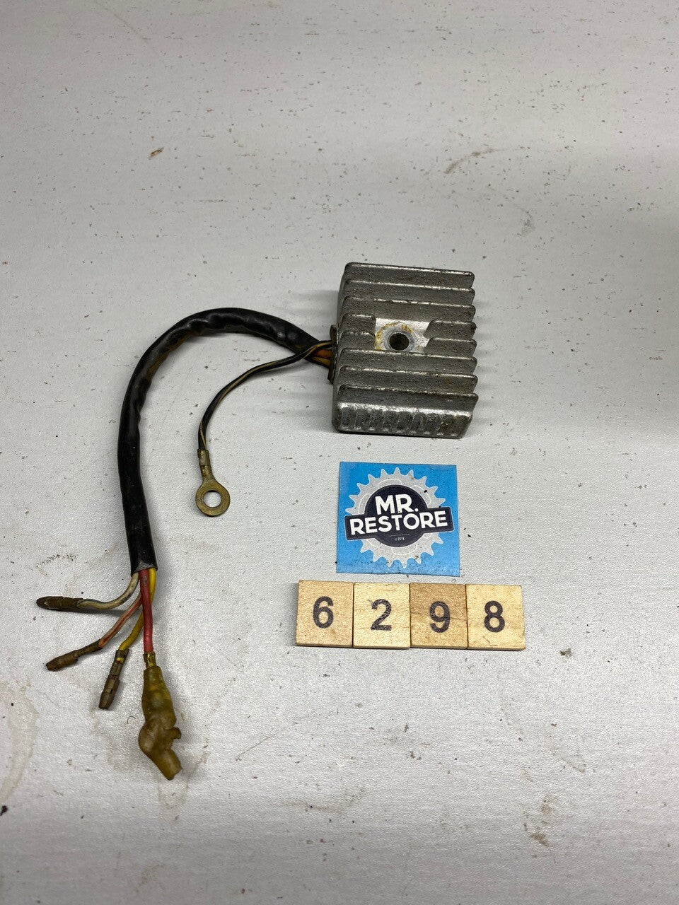 Suzuki GSX 400 Rectifier Regulator OEM