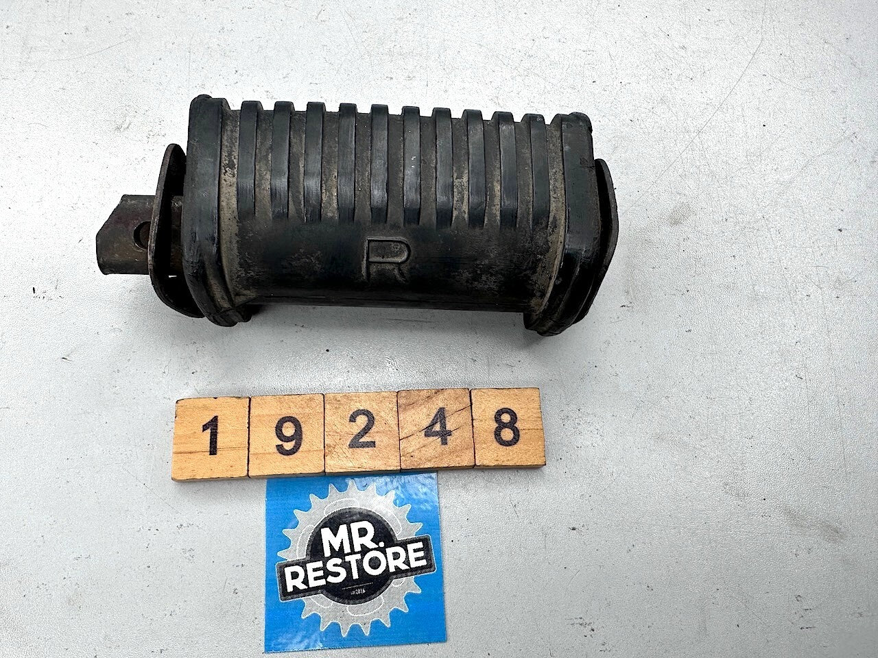 Yamaha XJ650 Turbo XV920 XV750 R/H Pillion Foot Rest Peg 5A8-27440