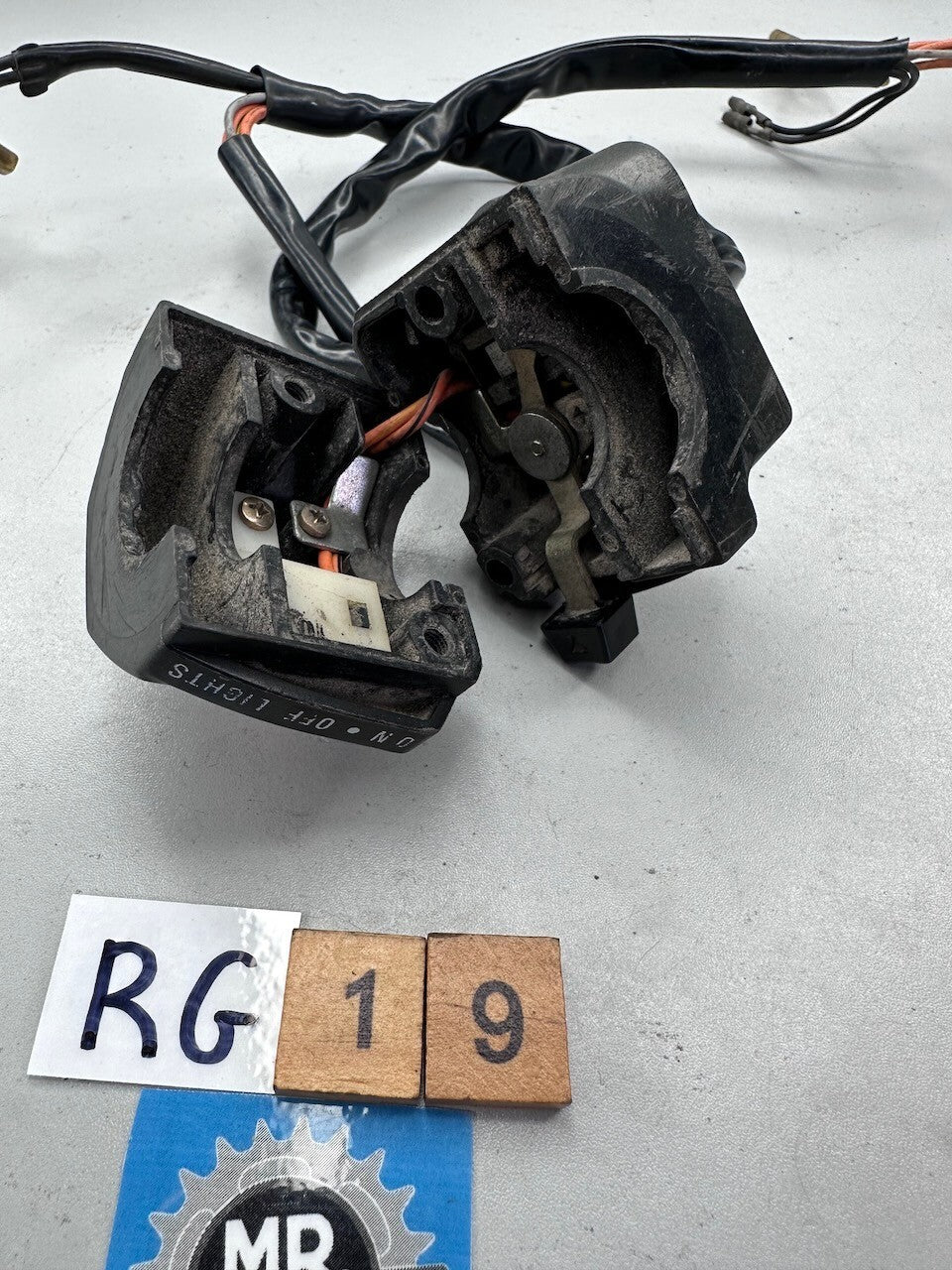 Suzuki RG500 RG250 GS500 R/H Handlebar Switch 37200-40A60