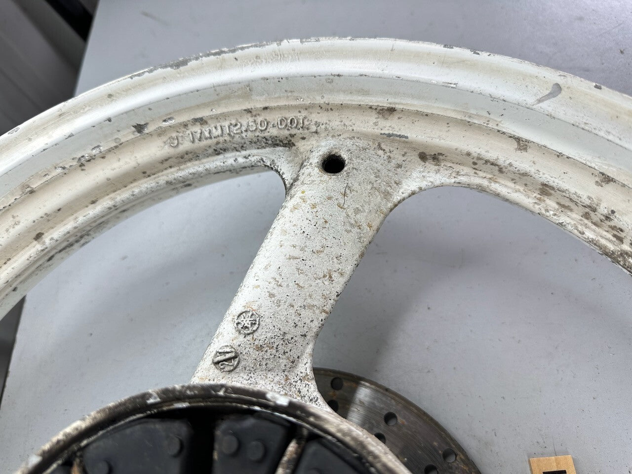 Yamaha TZR250 1KT 2MA FZR250 2KR Rear Wheel & Cush Rubbers 17 x 2.50 (R-46)