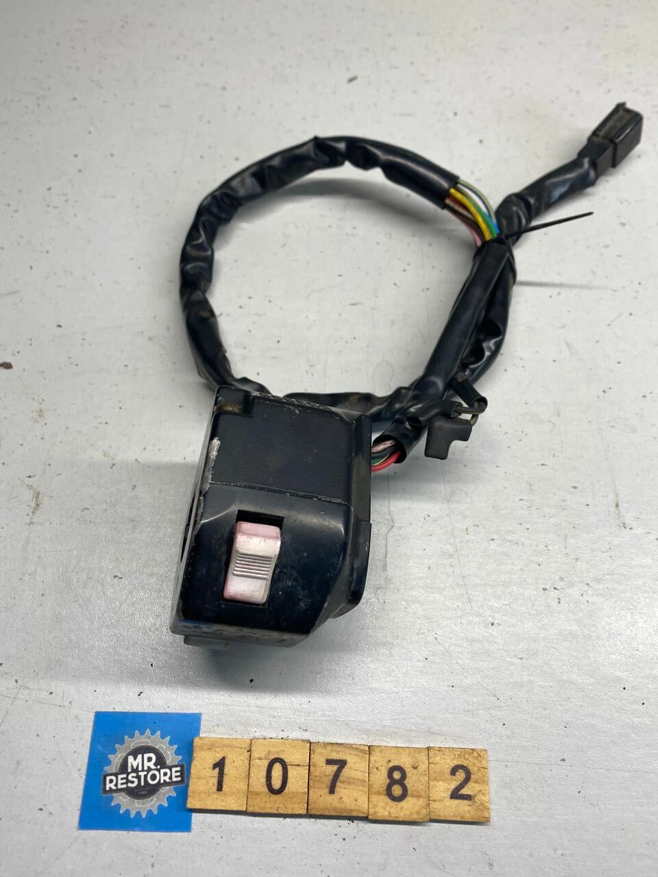 Yamaha FZR250 3LN L/H Switch 3LN-83969-50 Horn Turn Hi-Lo Pass
