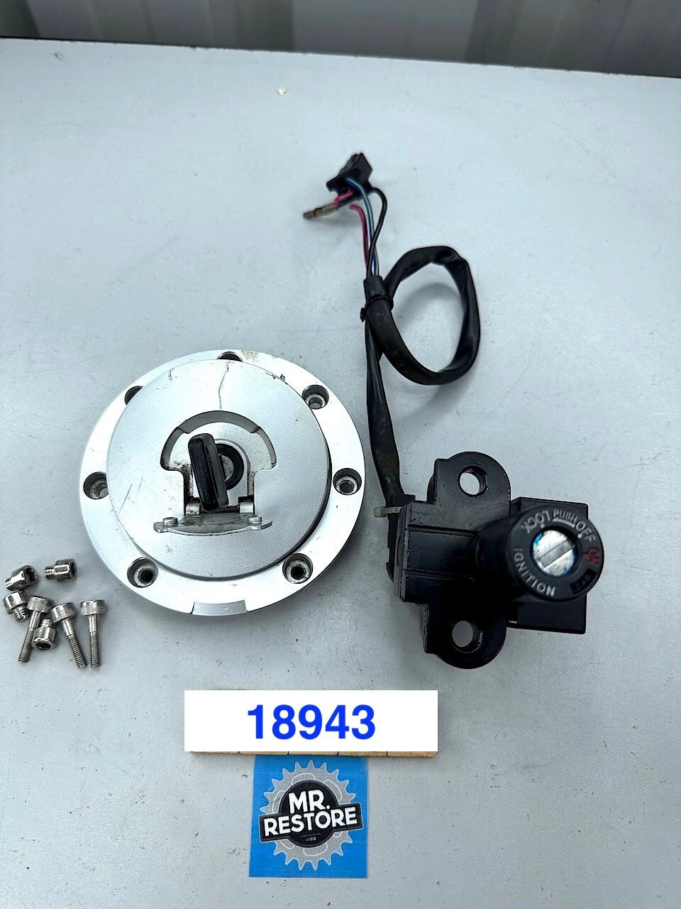 Honda CBR250RR MC22 Ignition Switch & Fuel Cap