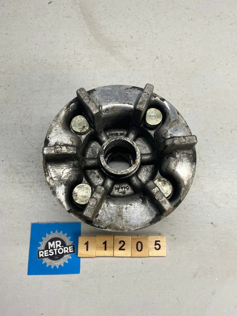 Suzuki GSX250FW Sprocket Carrier Rear Hub & Bolts
