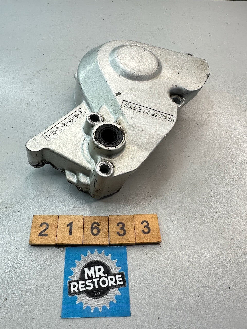 Yamaha FZR250 3LN Crankcase Front Sprocket Cover 2