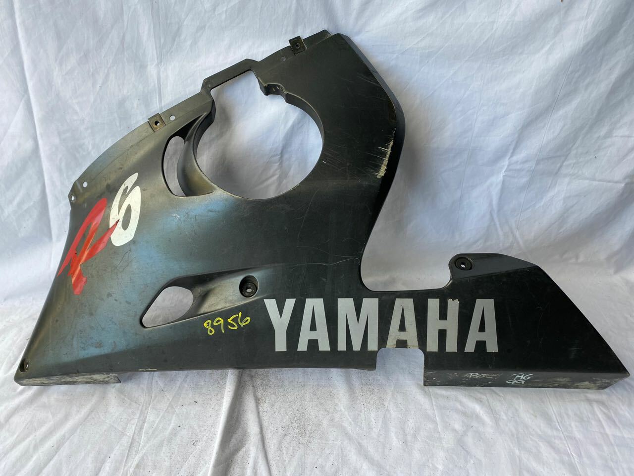 Yamaha R6 YZF 99-01 R/H Lower Fairing Panel 5EB-28385 Charcoal