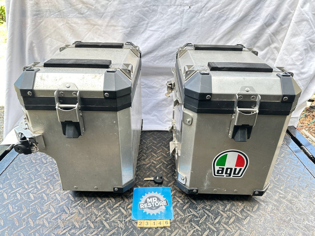 BMW R1200GS  ADV 05-13 OEM Aluminium Hard Side Panniers (& 1 key)