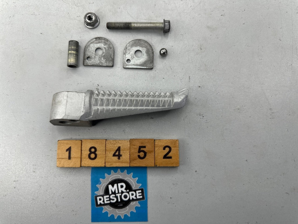 Yamaha TRX850 FZ400 TDR125 Rear R/H Footrest Peg Yamaha 3XV-27441-01