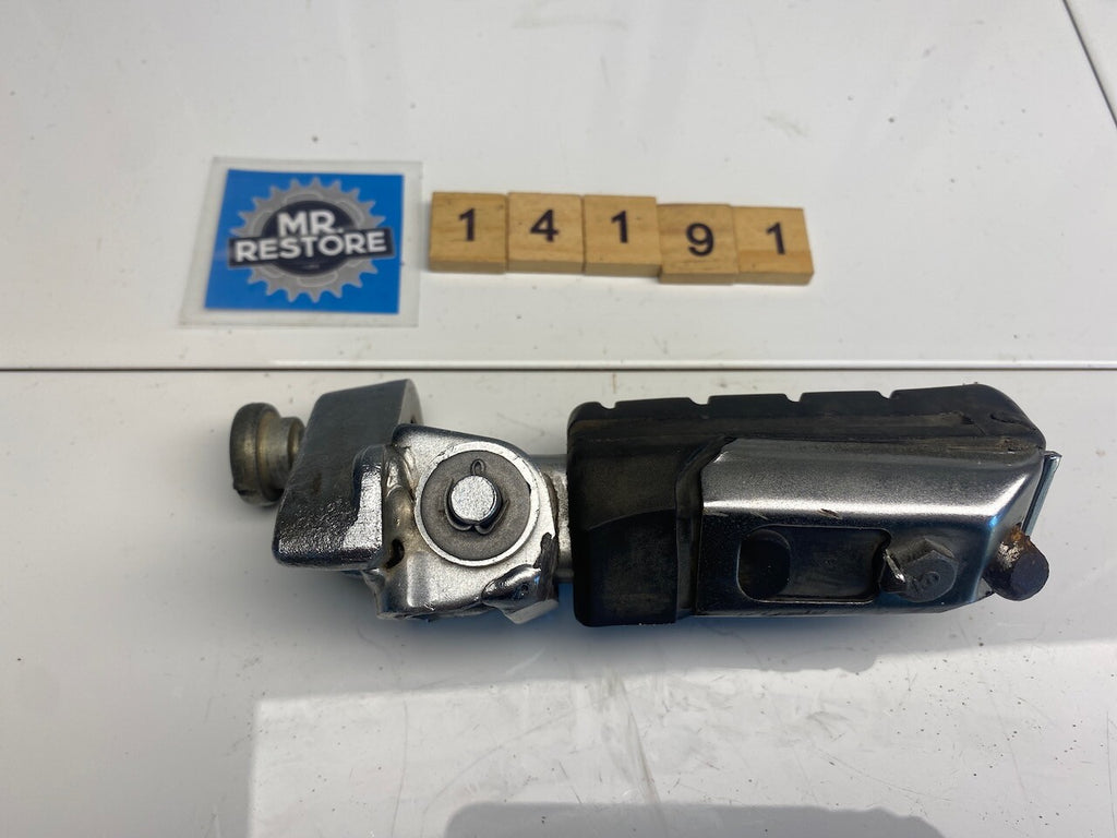 Honda VF1000 1984 R/H Rider Main Step Peg & Bracket 50630-MB6-630
