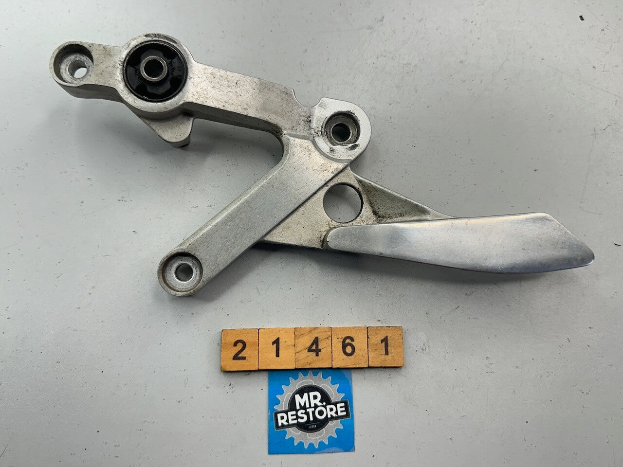 Yamaha TZR250 1KT 2MA Right Hand Riders Footrest Bracket 1KT-27443