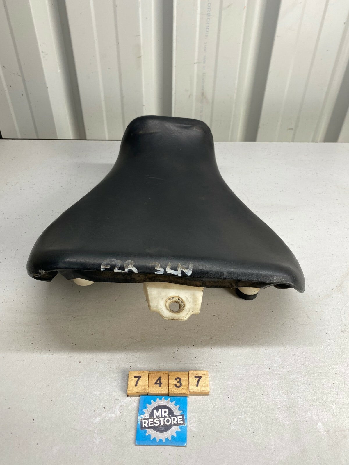 Yamaha FZR250 3LN Riders Pilot Seat 3LN-24712-00