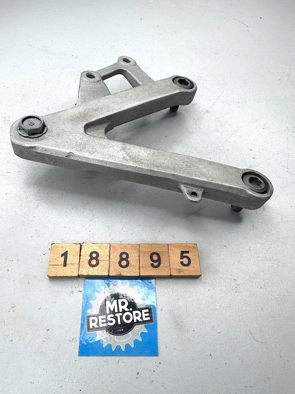 Honda CBR250RR MC22 R/H Footrest Foot Peg Bracket & Fixings 50600-KAZ