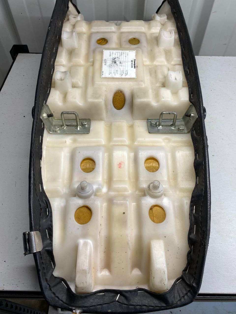 Kawasaki ZZR250 GPX250R Seat & Strap - Mid to Late 80s
