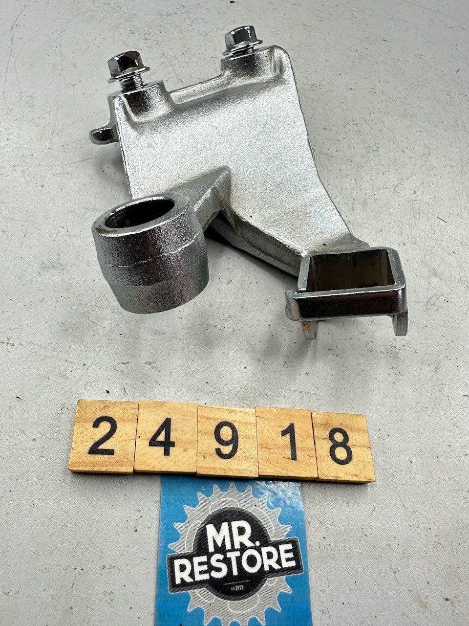 Yamaha V-Max 1200 VMX12 Front Right Foot Rest Peg Bracket & Bolts