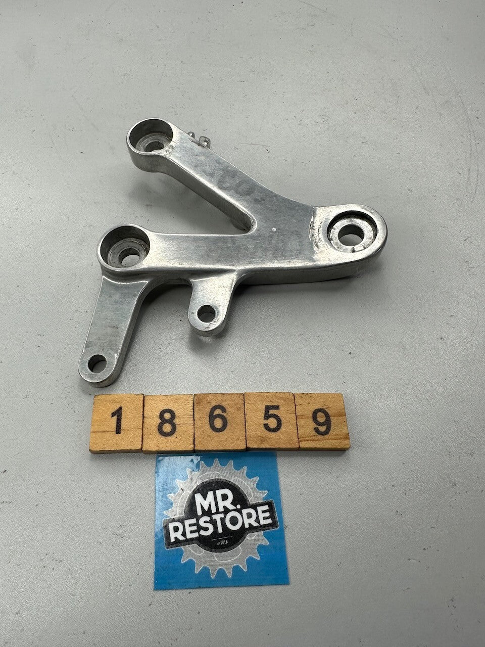 Honda CBR900RR 954 R/H Riders Footrest Bracket Main Step Holder 50600-MCJ-750