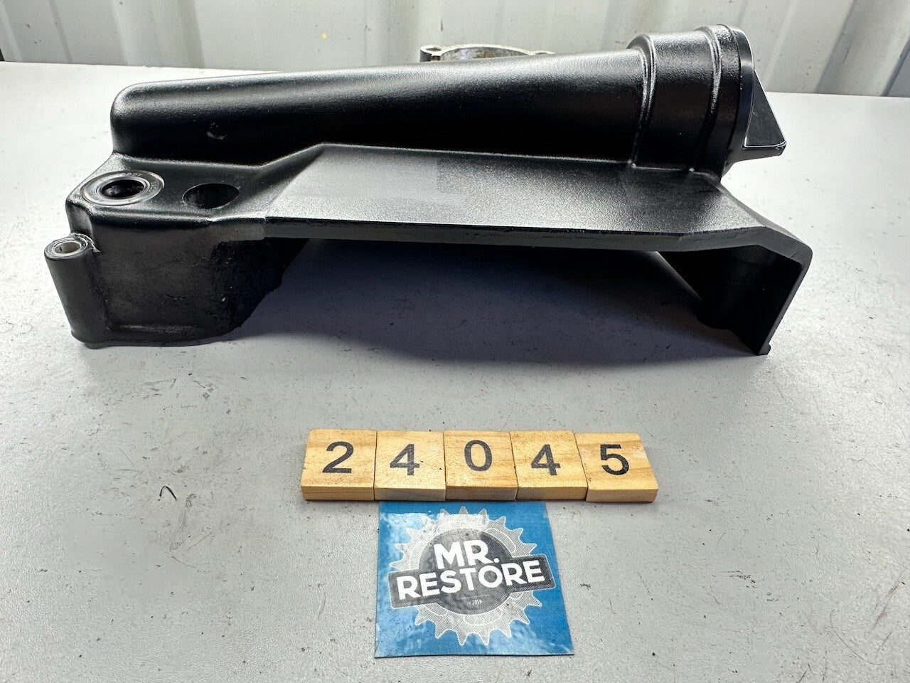 Triumph Daytona Speed Triple T300 Sprint Trident - Sprocket Cover & Dipstick