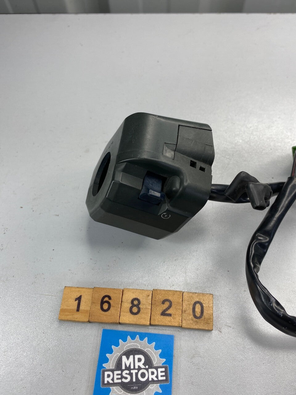 Kawasaki ZX400 ZXR400 ZX250 ZXR250 R/H Handlebar Switch 46091-1785