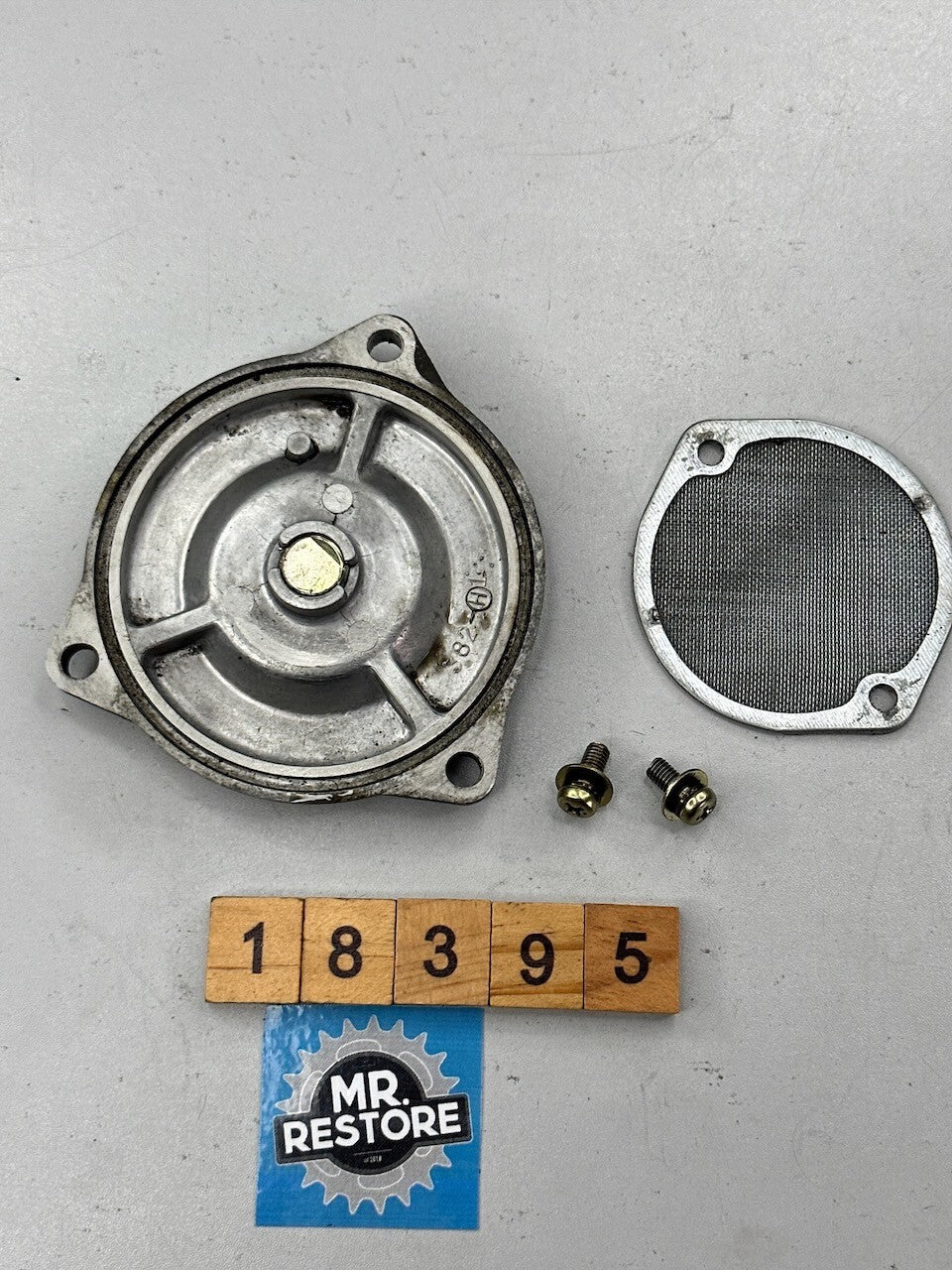 Suzuki GN250 DR250 GZ250 TU250 Oil Strainer Cover Cap 16523-38200