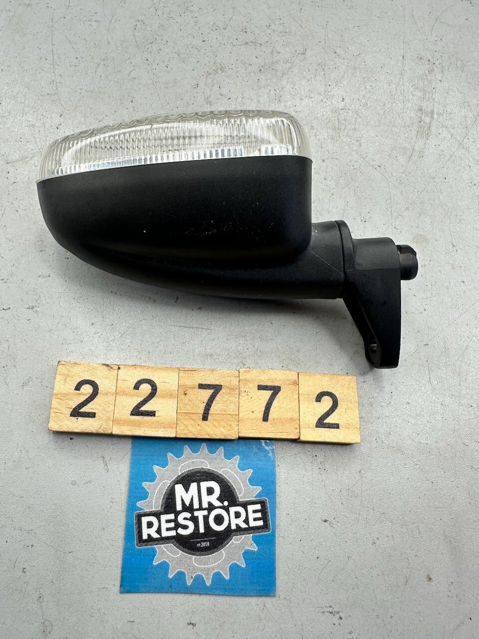 BMW R1200GS F800S R1200R K1200R Rear Right Indicator & Mount 63137667771