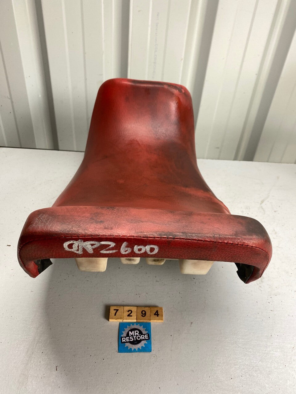 Kawasaki GPZ600R ZX600 Seat 53001-1415