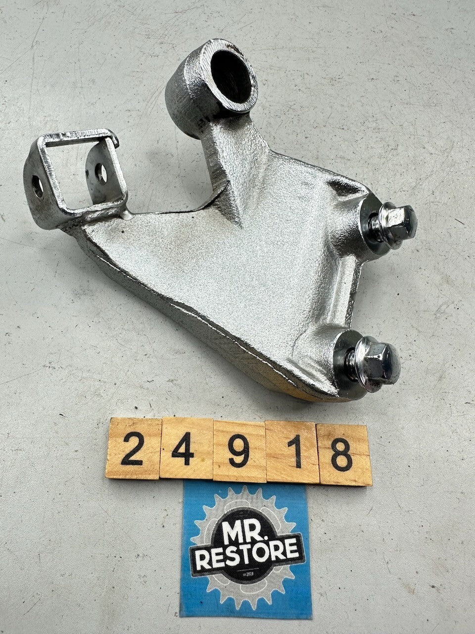 Yamaha V-Max 1200 VMX12 Front Right Foot Rest Peg Bracket & Bolts