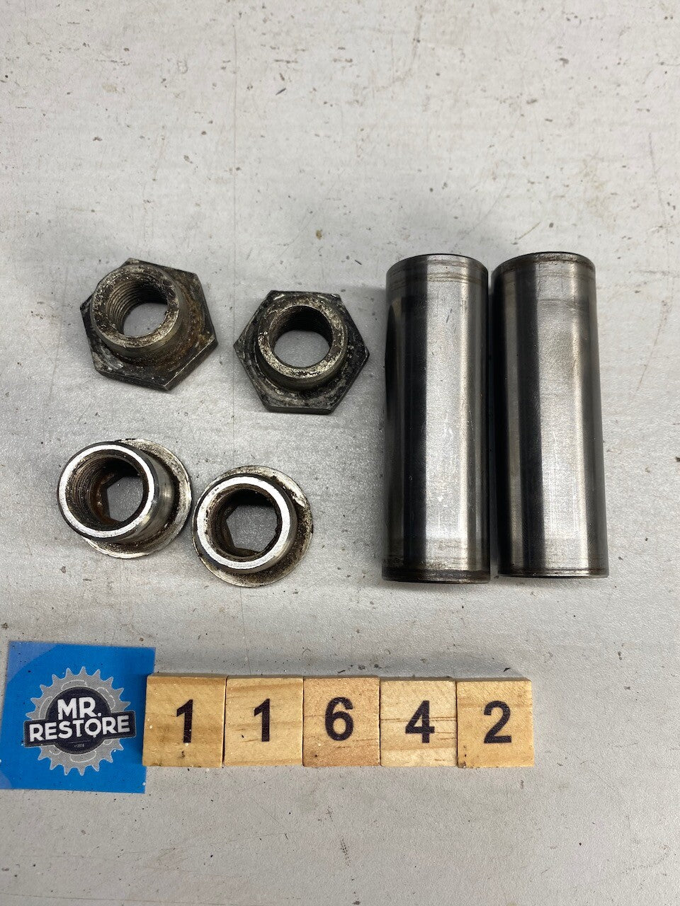 Kawasaki GPZ900 ZX900 GPZ750R Swing Arm Bushes & Nuts