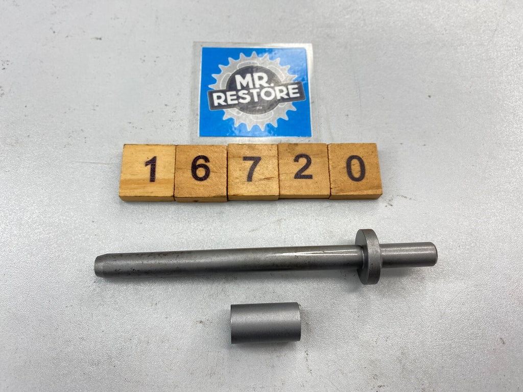 Suzuki RGV250 1989-90  Exhaust Valve Shaft & Spacer 11258-12C01