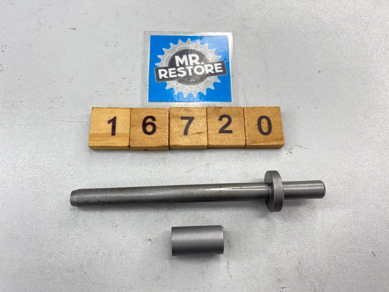 Suzuki RGV250 1989-90  Exhaust Valve Shaft & Spacer 11258-12C01