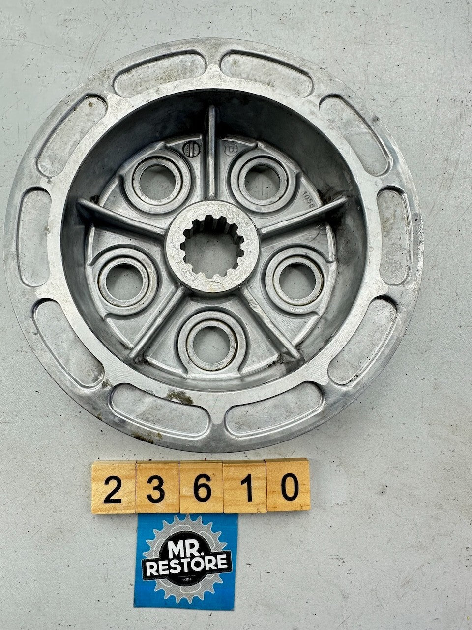Kawasaki KR250 Clutch Centre Hub Boss 13087-1108