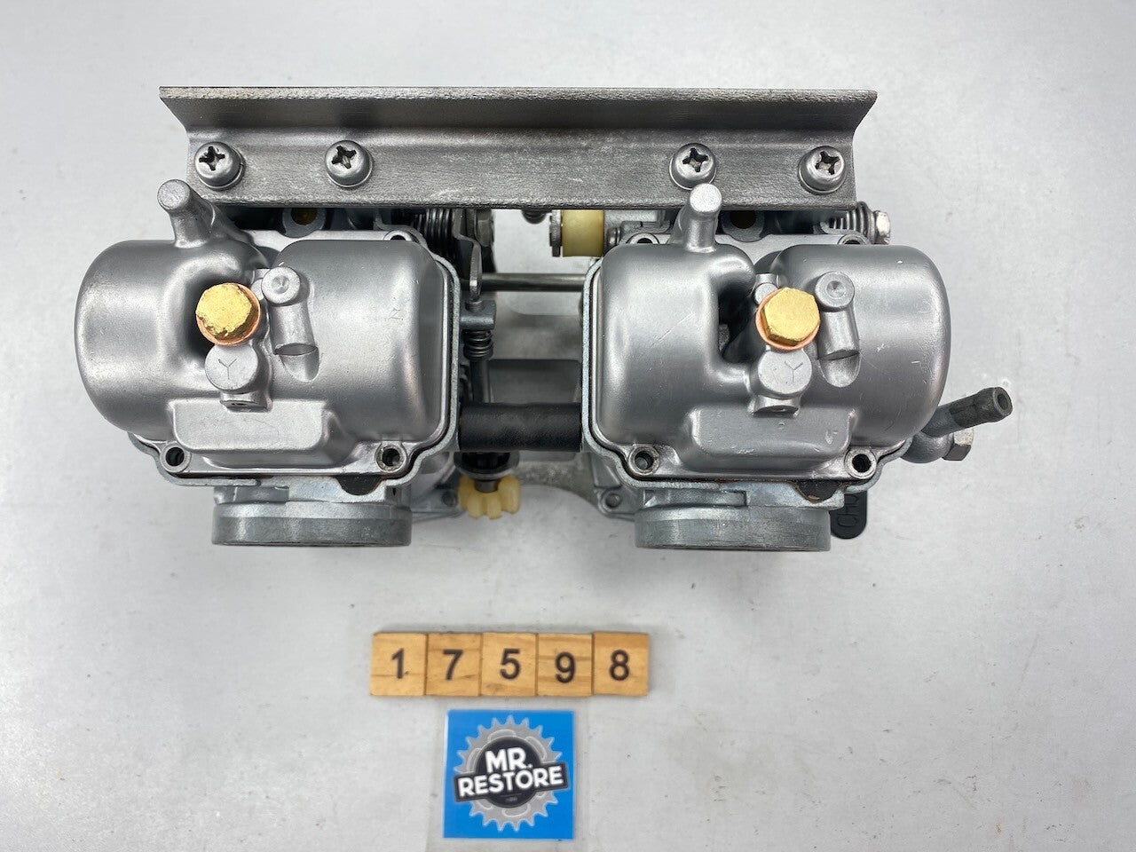 Suzuki GSX250 Pair of 32mm Mikuni OEM Carburettors - Vapour Blasted (120)