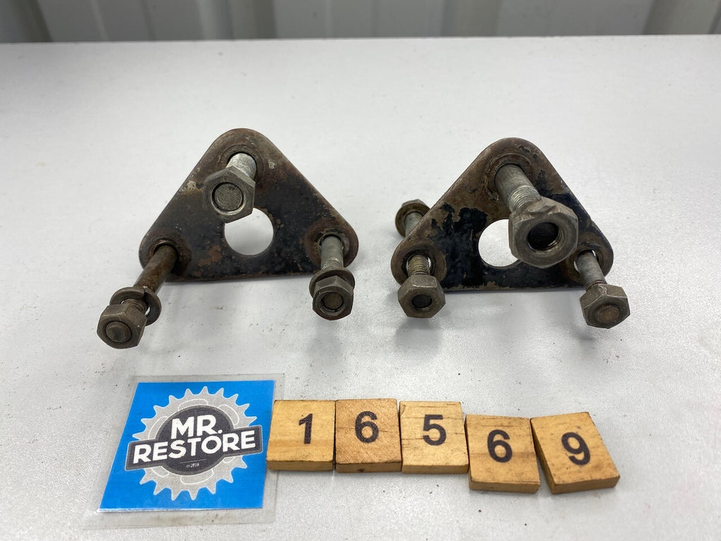 Honda CB650 CB550 CB500 Front Engine Bracket Pair & Bolts 50351-323-010-B