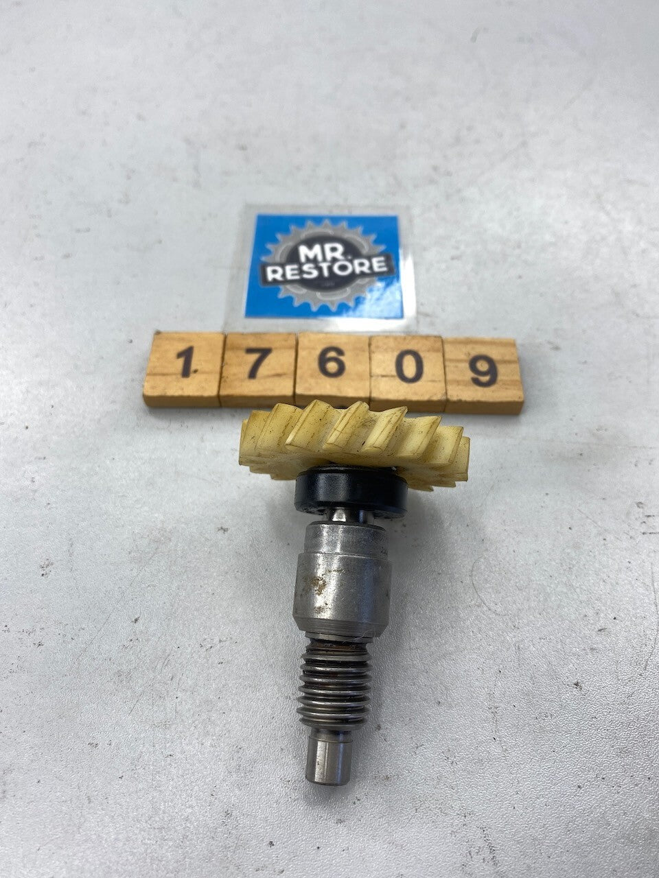 Yamaha TZR250 TDR250 R1-Z - 2T Oil Pump Worm Shaft & Drive Gear 1KT-13175-00